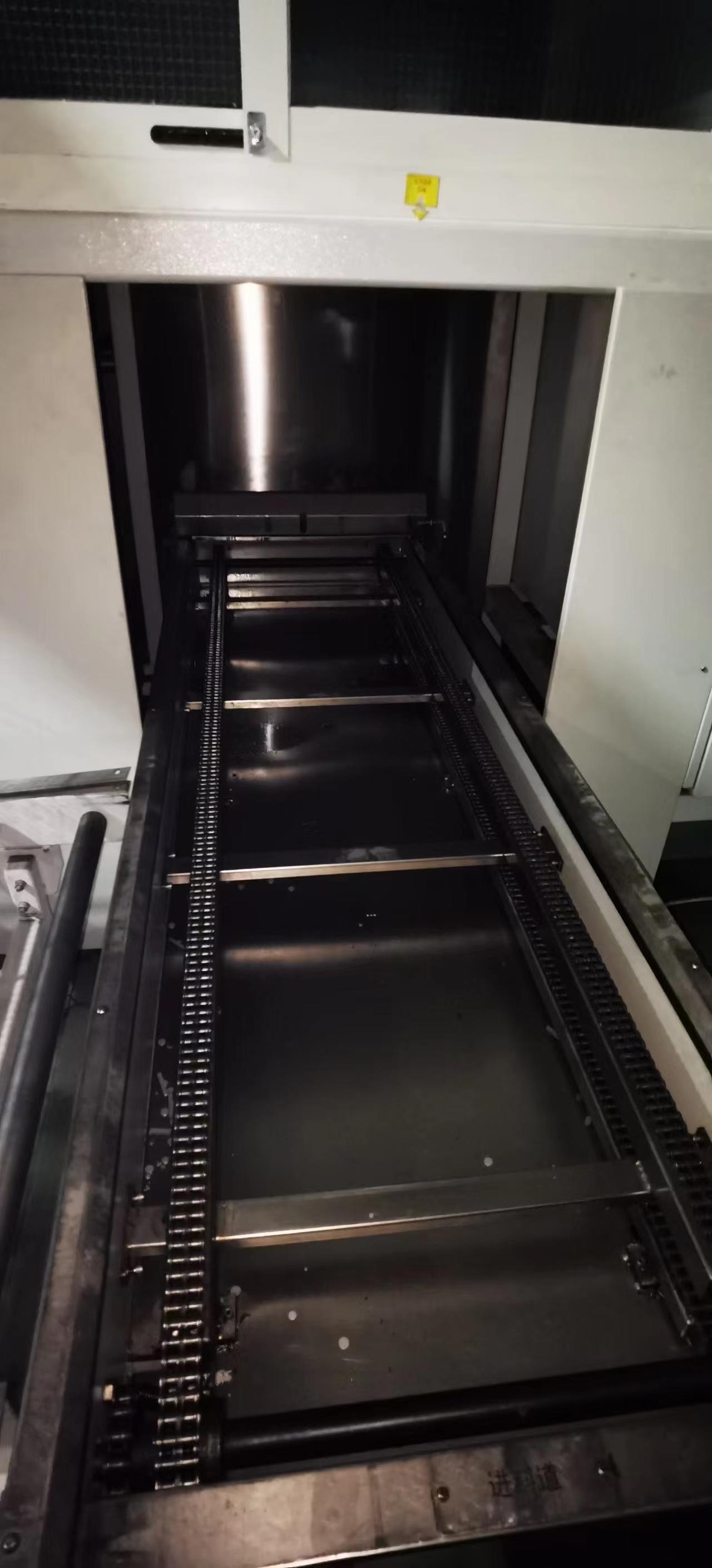 Fully automatic hydrocarbon vacuum cleaning machine