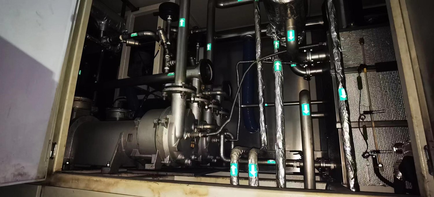 Fully automatic hydrocarbon vacuum cleaning machine