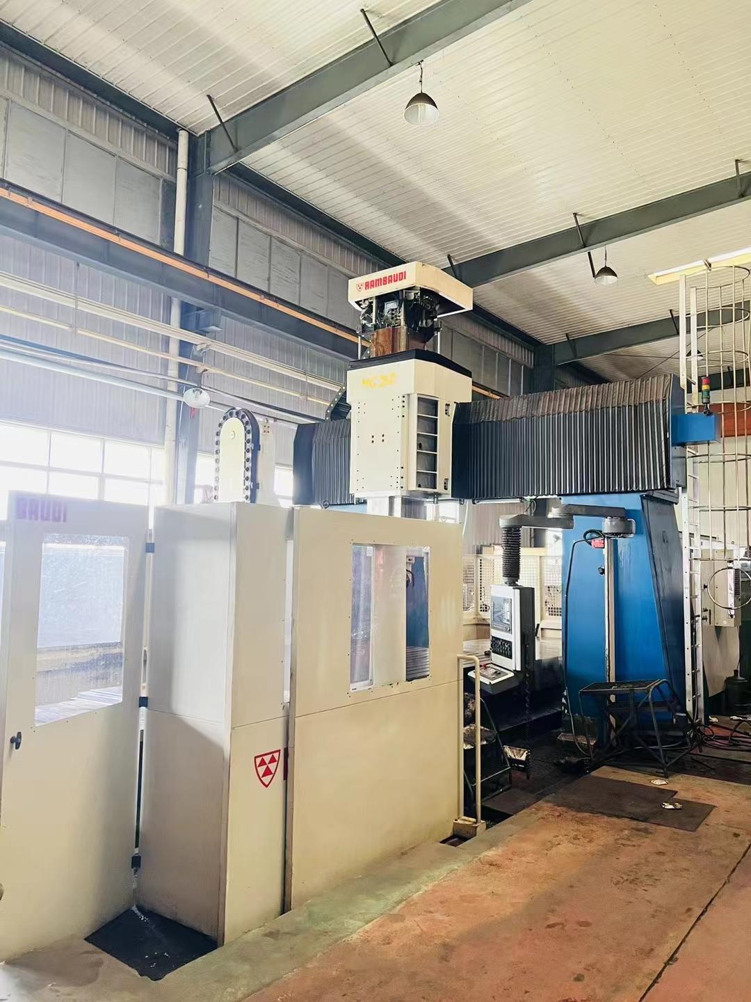Pentahedral machining center