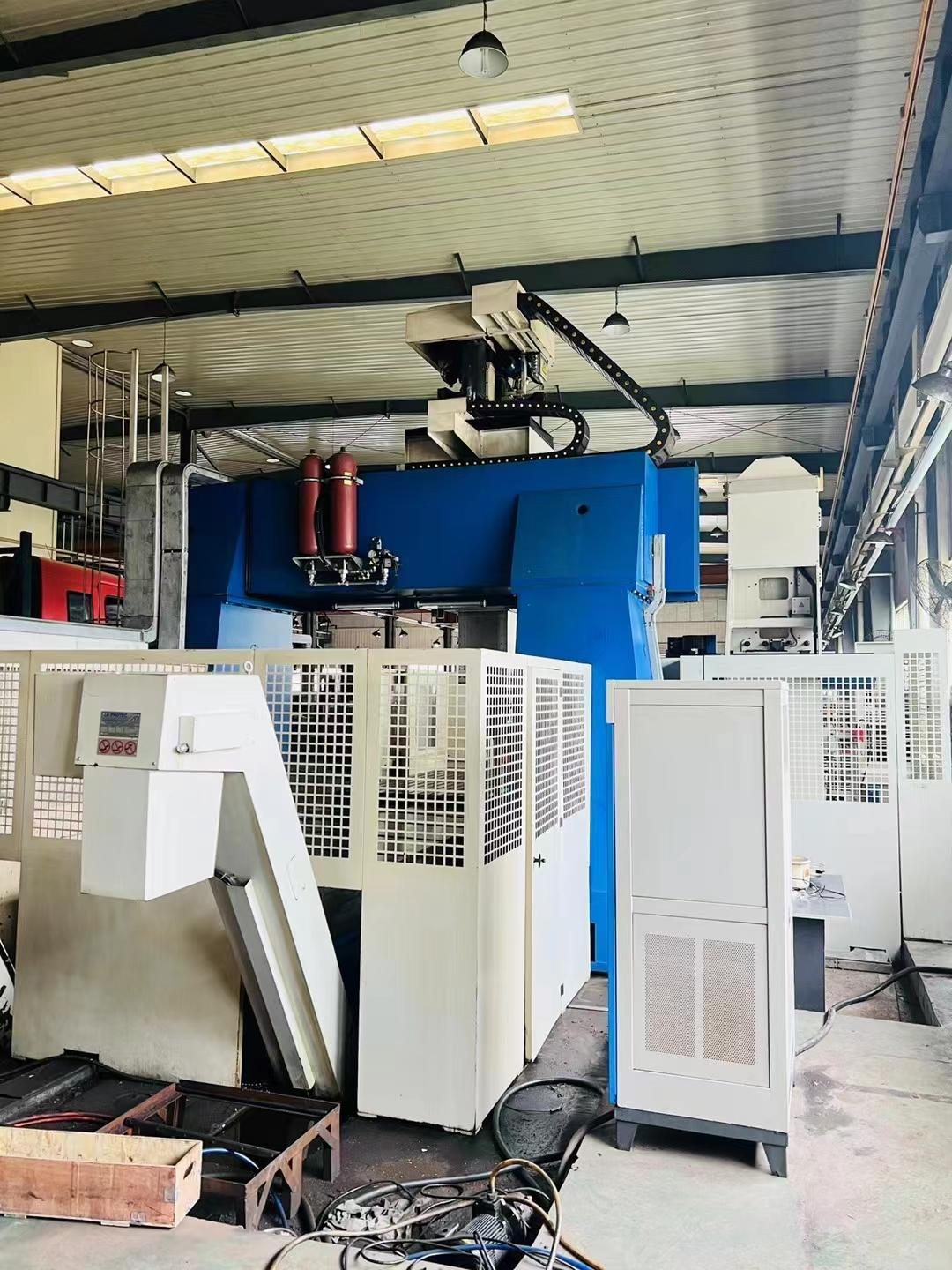Pentahedral machining center