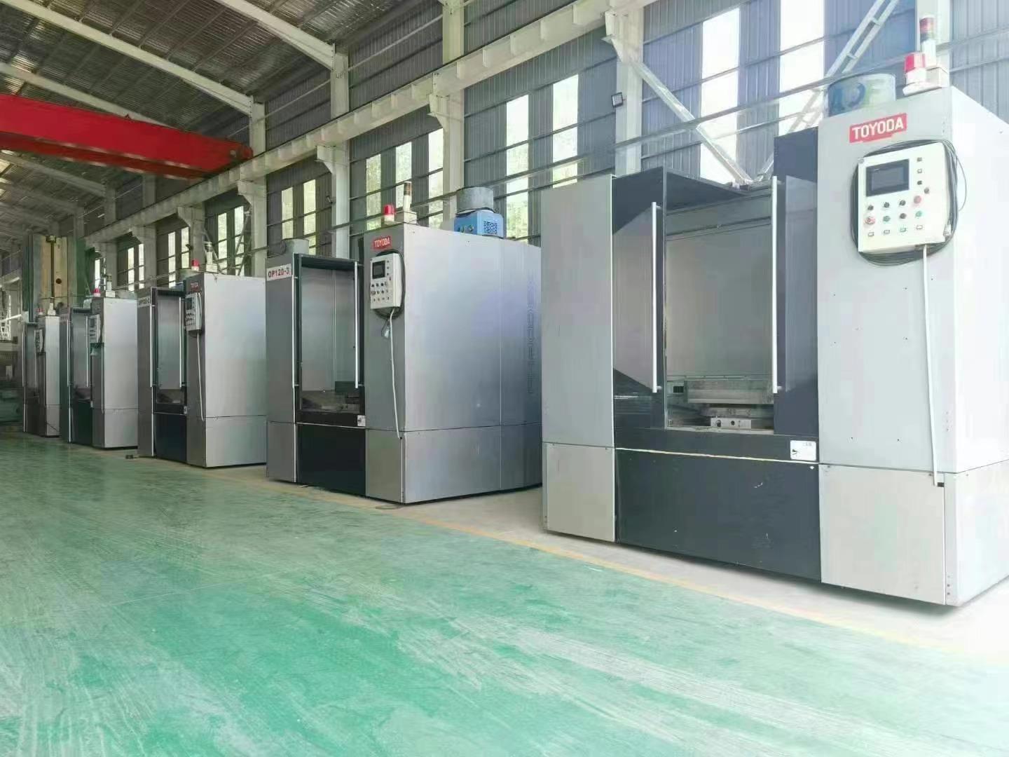 Horizontal machining center
