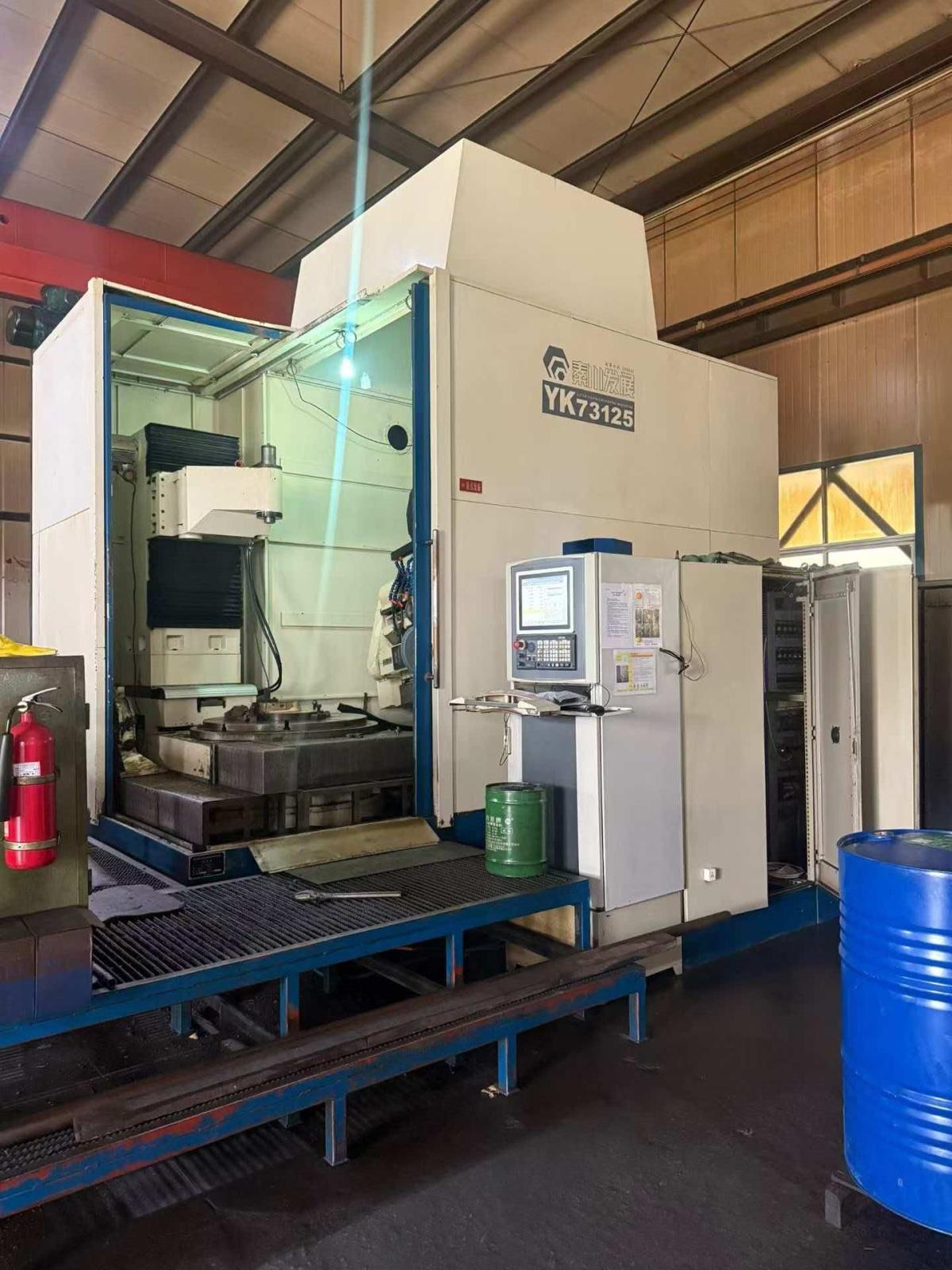 Gear grinding machine